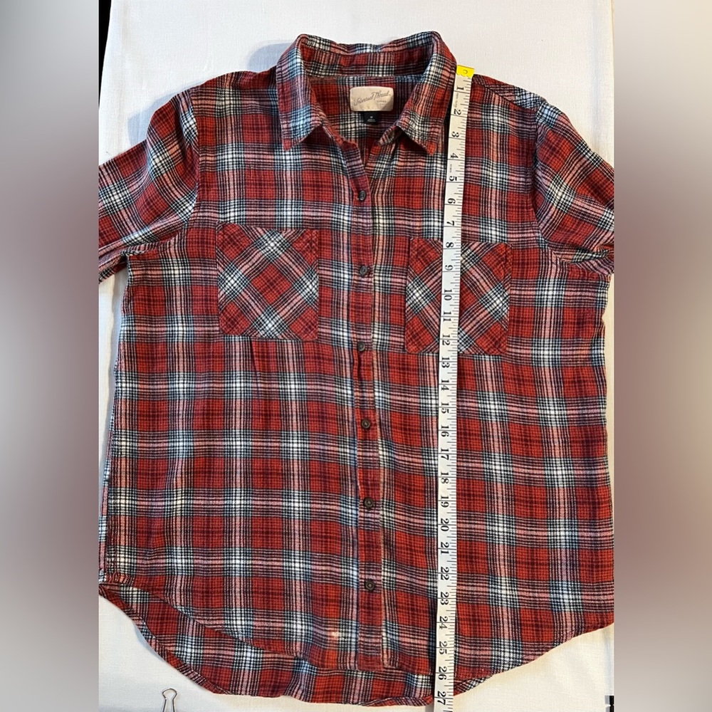 UINIVERSAL THREAD GOODS CO. WOMEN'S M LIGHT WEIGHT BUTTON DOWN LONG SLEEVE
